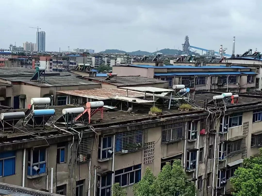 美好鄂城共同缔造｜42户顶楼“水帘洞”顽疾根治了