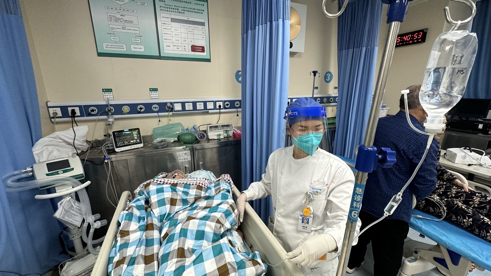 医院疫情期间坚守岗位,医护人员不畏酷暑坚守抗疫