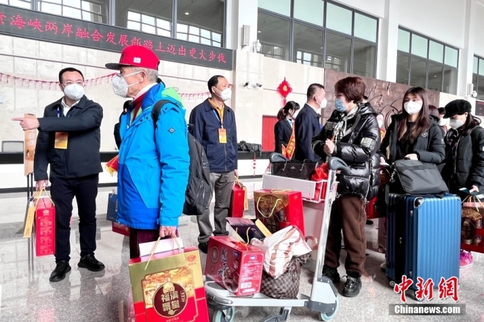 蔡英文一边喊“两岸沟通大门敞开”一边继续卡关“小三通”？