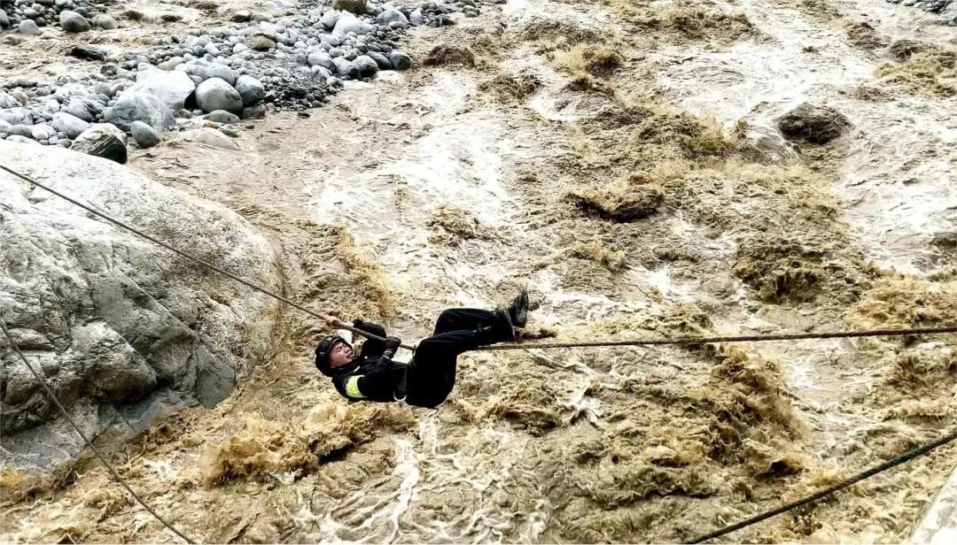 今天是第三个“中国人民警察节”，致敬！