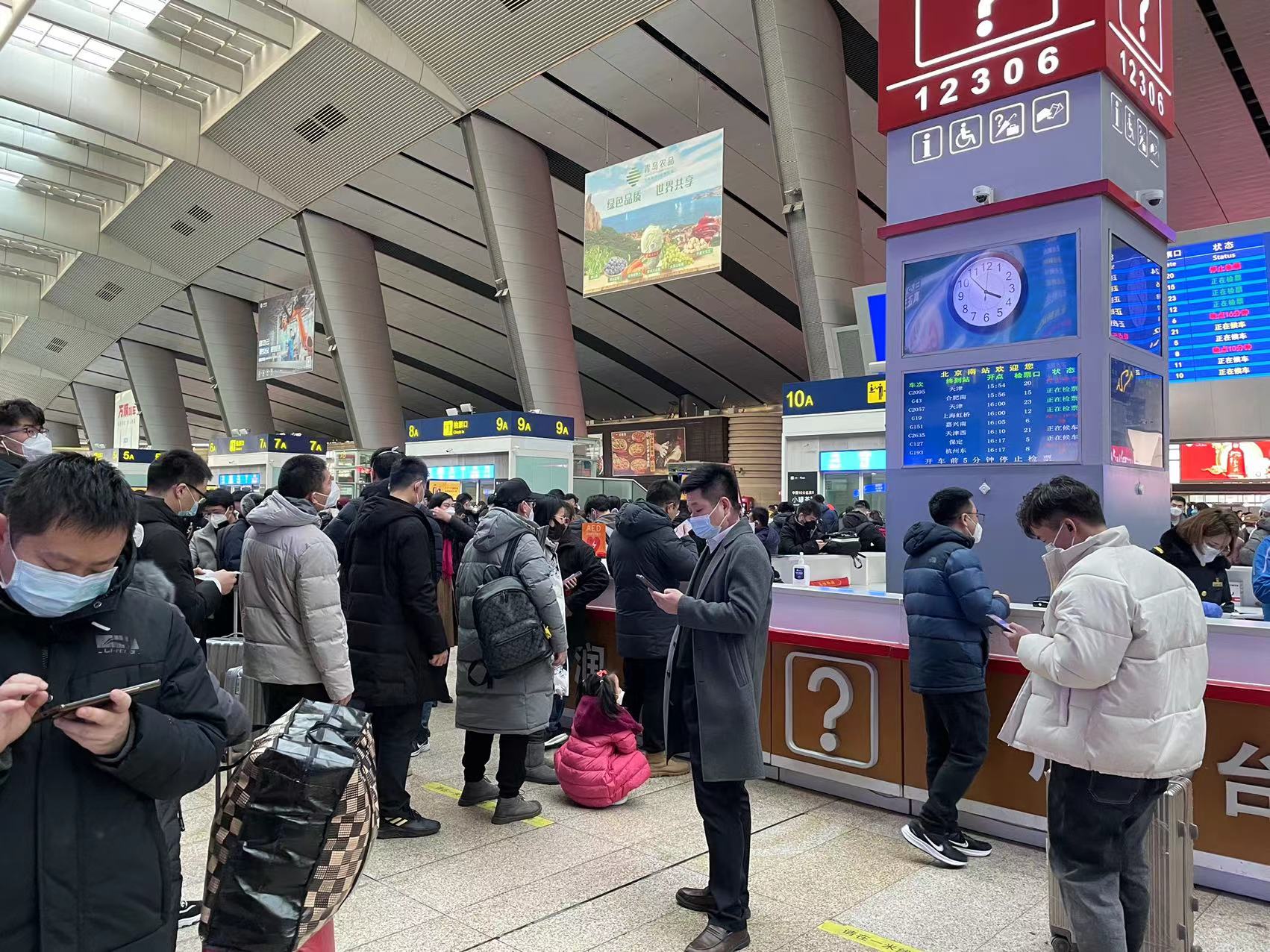 火车站人山人海视频真实,火车站人山人海候车厅原声视频