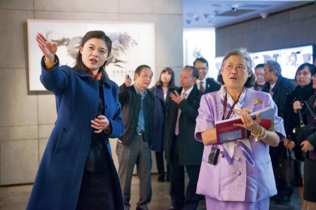 周建萍讲述韩美林,周建萍为韩美林做好一切准备