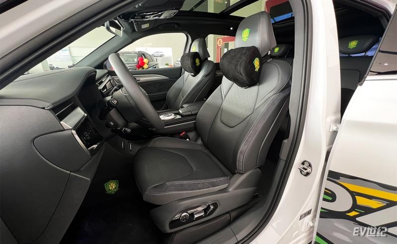 性能不变但细节拉满到店体验极狐阿尔法T国安版车型