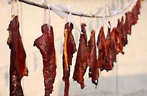 特色年夜饭畅销餐桌上的年味浓,一桌年夜饭成为游子们家的味道