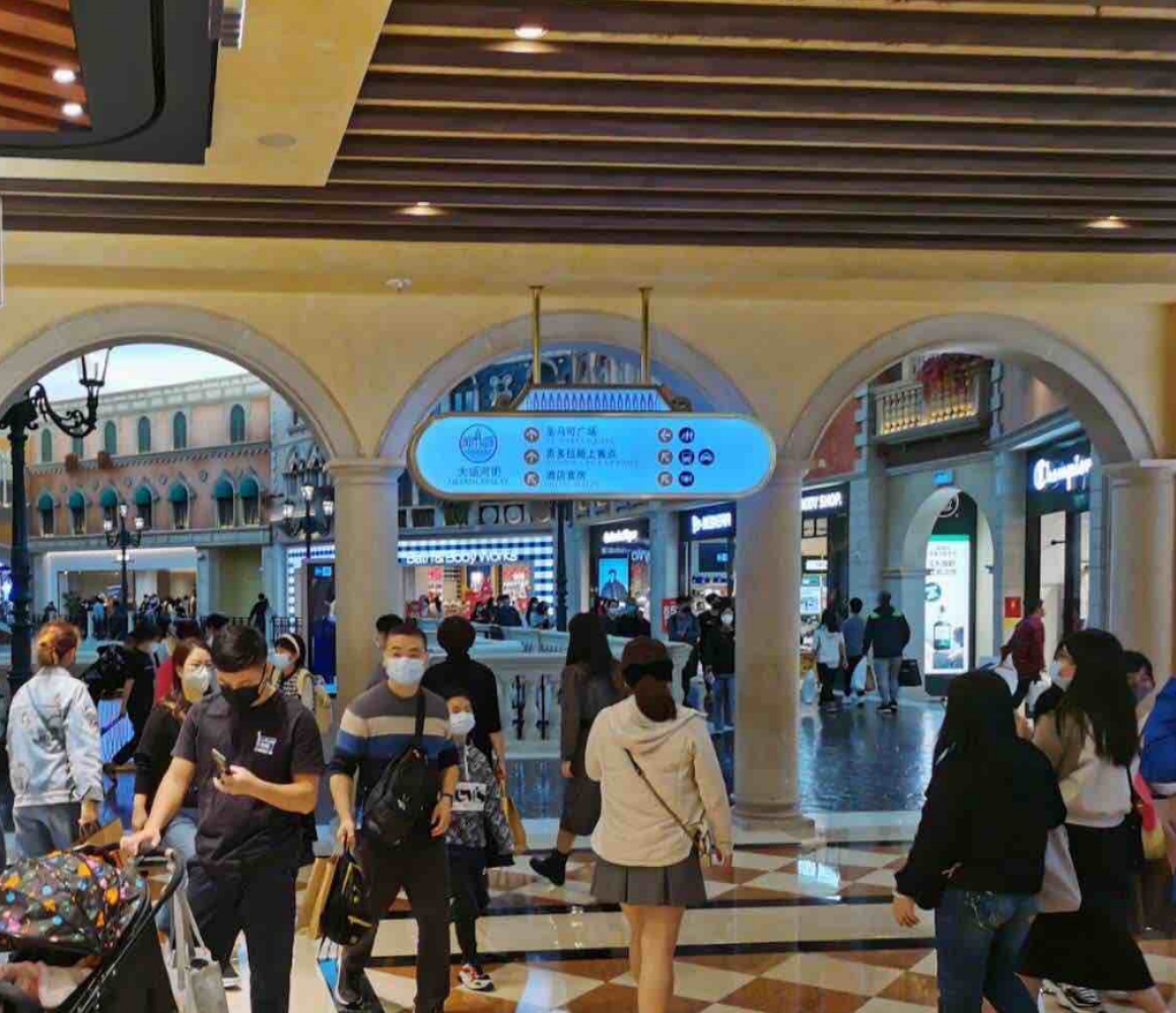 单日5万旅客涌入澳门：*场赌**生意又火爆起来，买手信要排两个钟