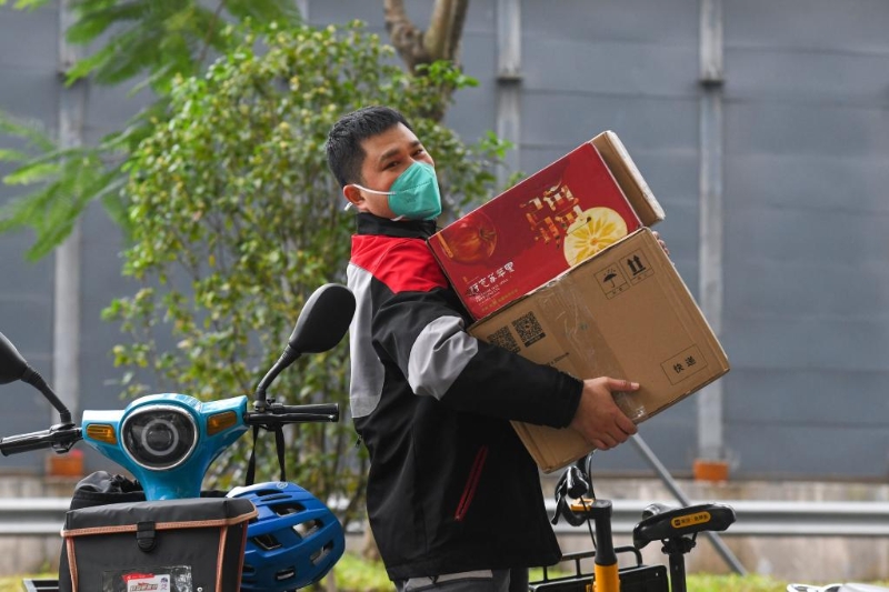 新春走基层丨坚守，为了更美好的团圆——深圳快递外卖小哥除夕跑单记