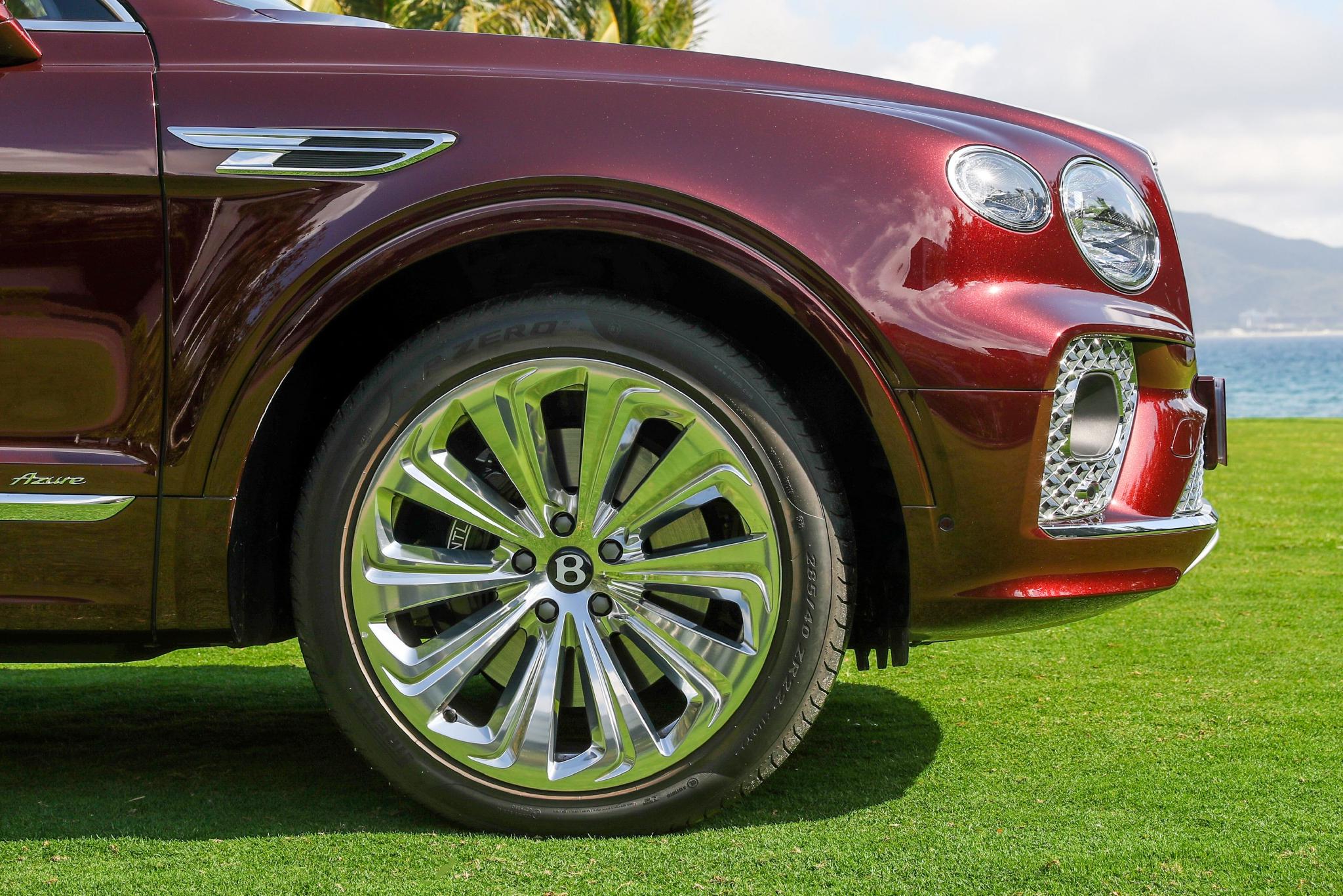 宾利添越bentaygaspeed,2023款宾利添越4.0黑武士落地价