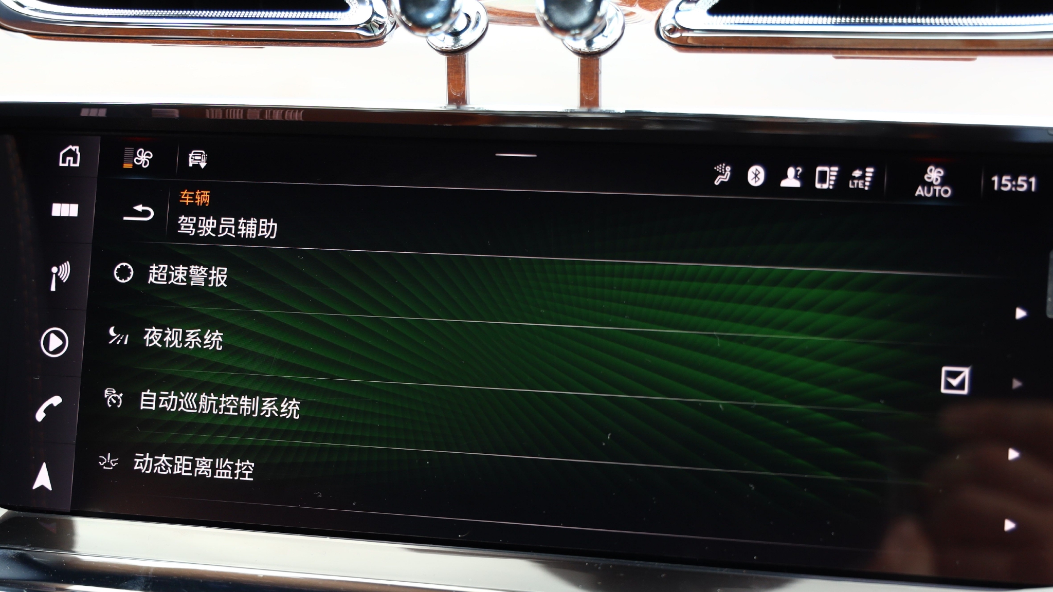 宾利添越bentaygaspeed,2023款宾利添越4.0黑武士落地价