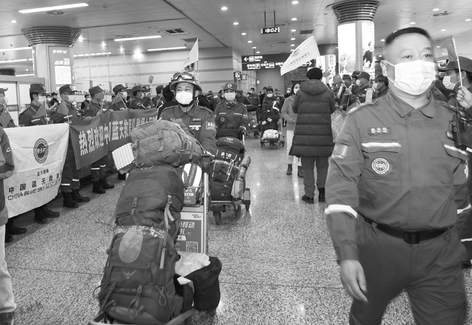 蓝天救援队归来,蓝天救援队员注意安全