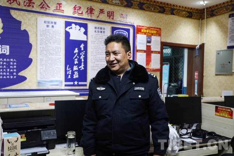 基层一线老民警的担当和坚守,新春走基层坚守岗位暖心服务群众