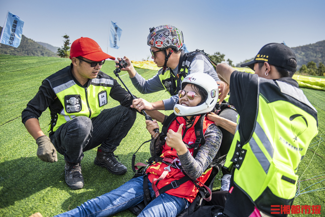 残疾人美人鱼视频大全,残疾人美人鱼表演