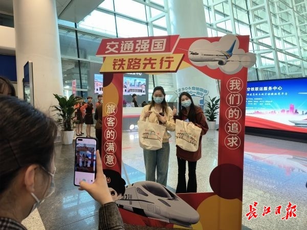 天河机场内怎么买高铁票,天河机场下机换乘高铁多长时间