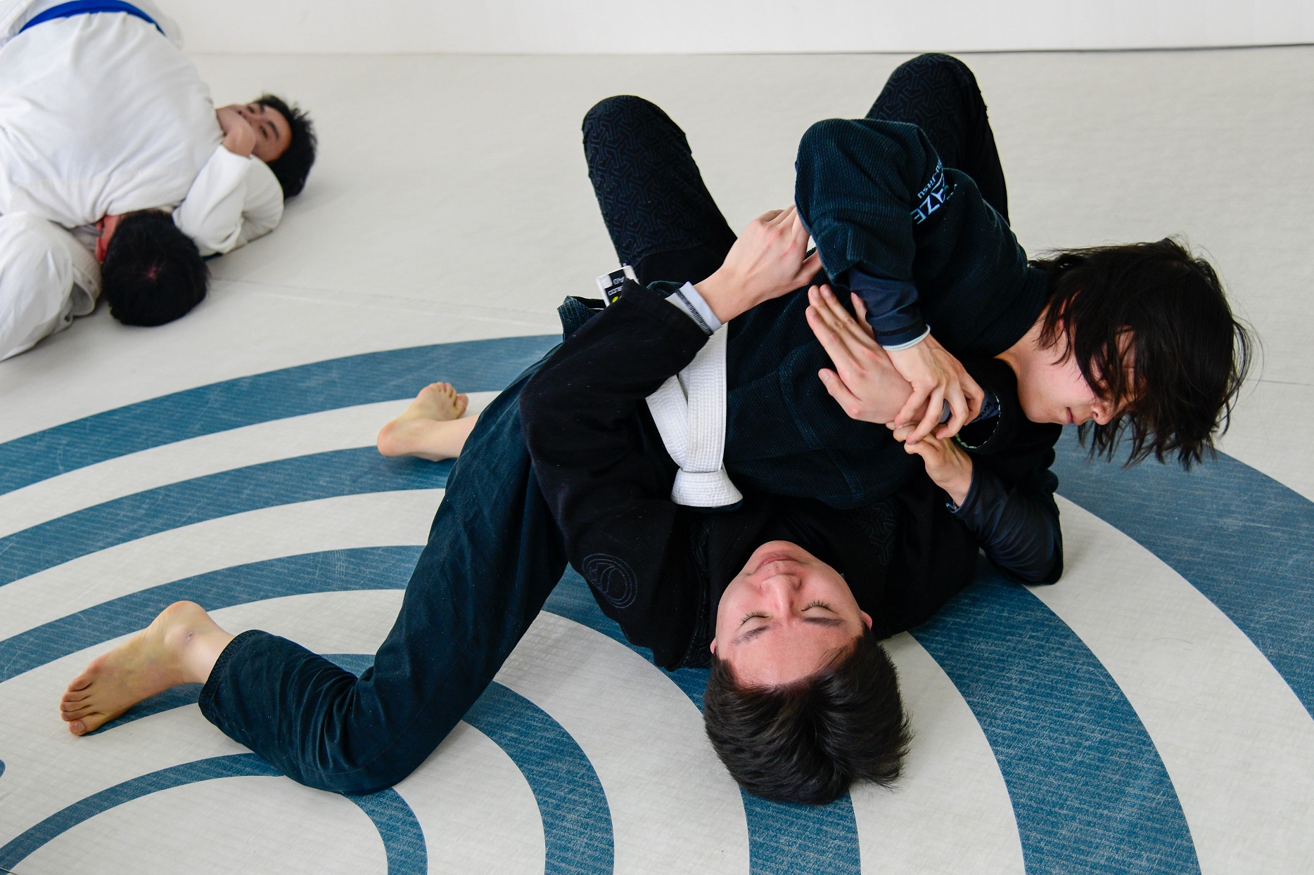 贴身缠斗、以弱克强！女白领爱上巴西柔术，像世界冠军一样降服对手战胜困难