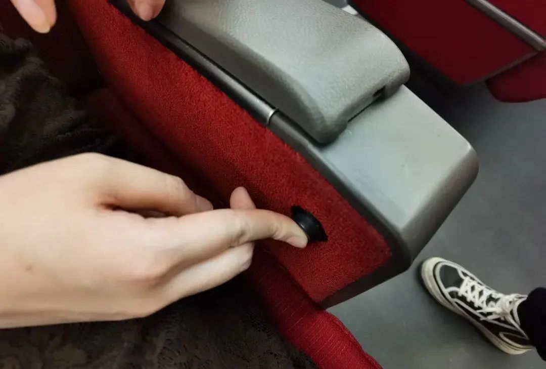 高铁座椅功能介绍,高铁座椅上的push是什么意思