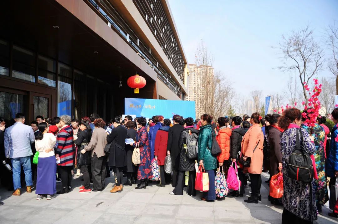 大学生组团当群演第一视角,盘点大学生组团当群演