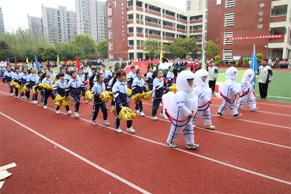 春季运动会总结和收获,运动会开幕式小学生快乐成长