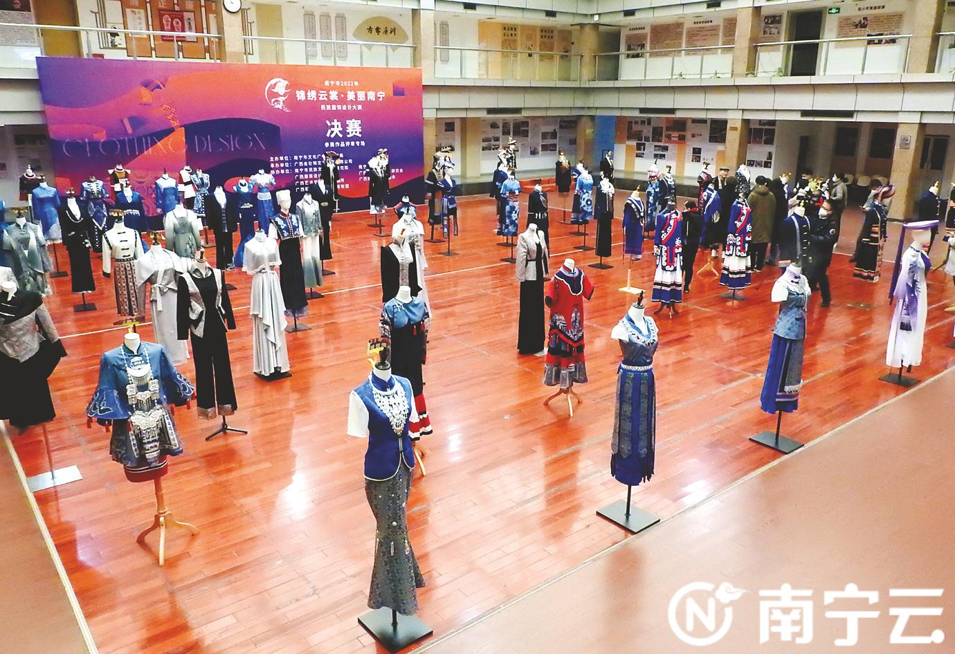 三月三穿壮族民族服饰小学生女生,广西三月三看见壮族服饰之美