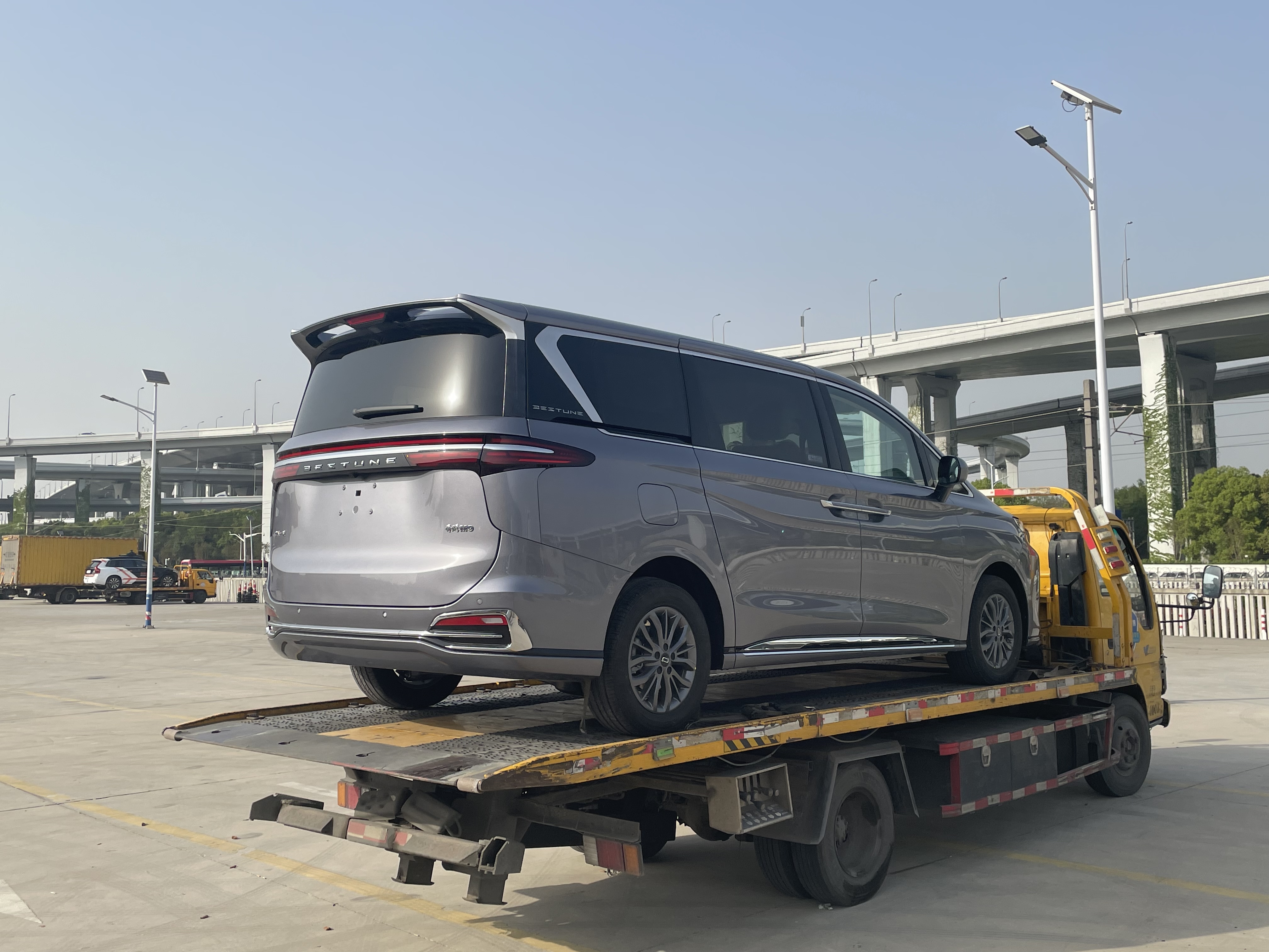 24款奔腾m9全新mpv,一汽奔腾商务车m9上海车展