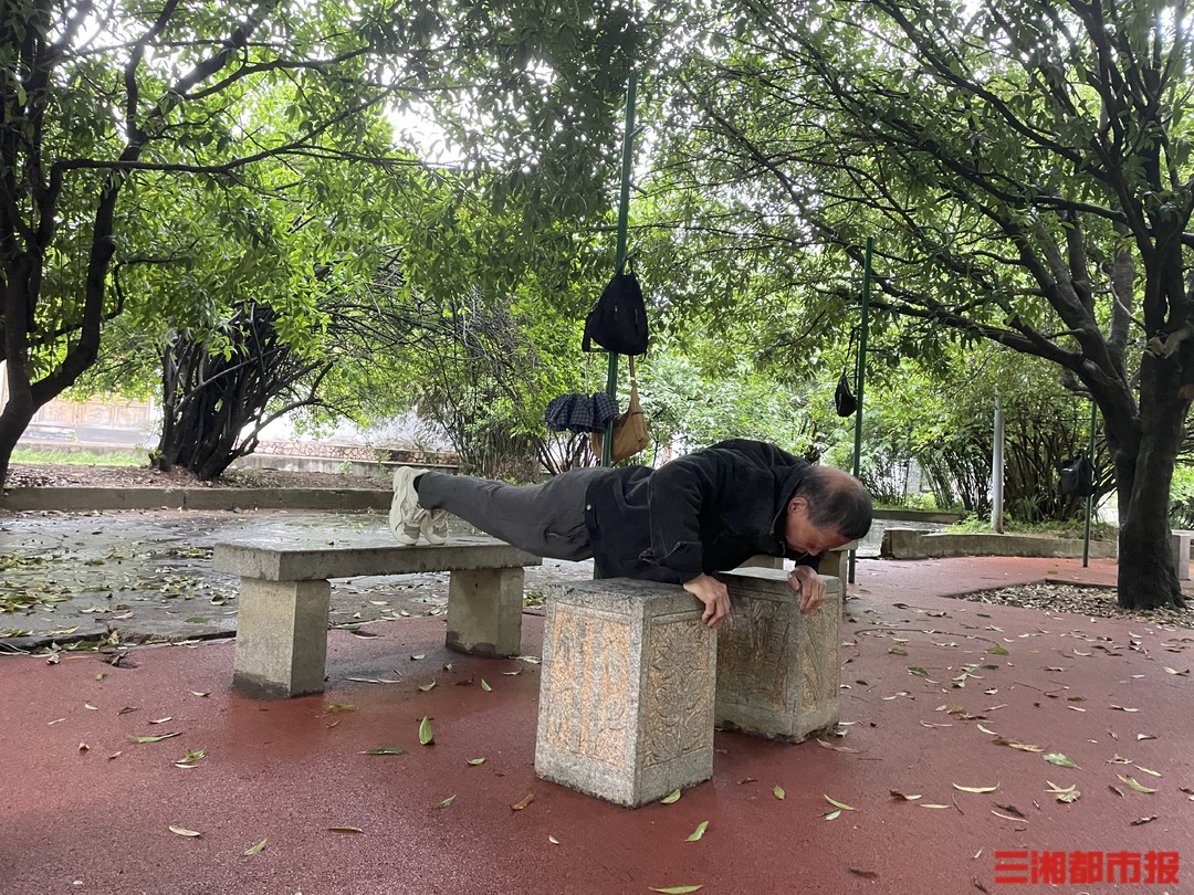 我和湖南烈士公园的故事丨健身达人们“众筹”添置公园健身器材