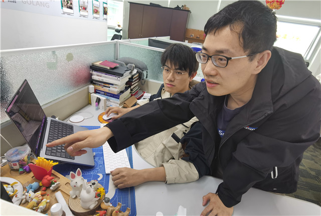 青春上海奋斗有我|赛前练习到凌晨2点!这俩90后程序员为上海捧回“振兴杯”金奖