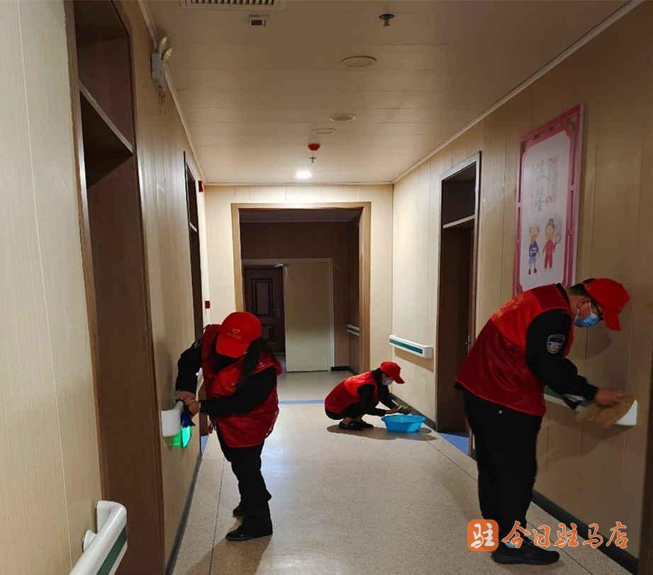 学雷锋青年志愿者进敬老院,志愿者走进敬老院情暖老人心