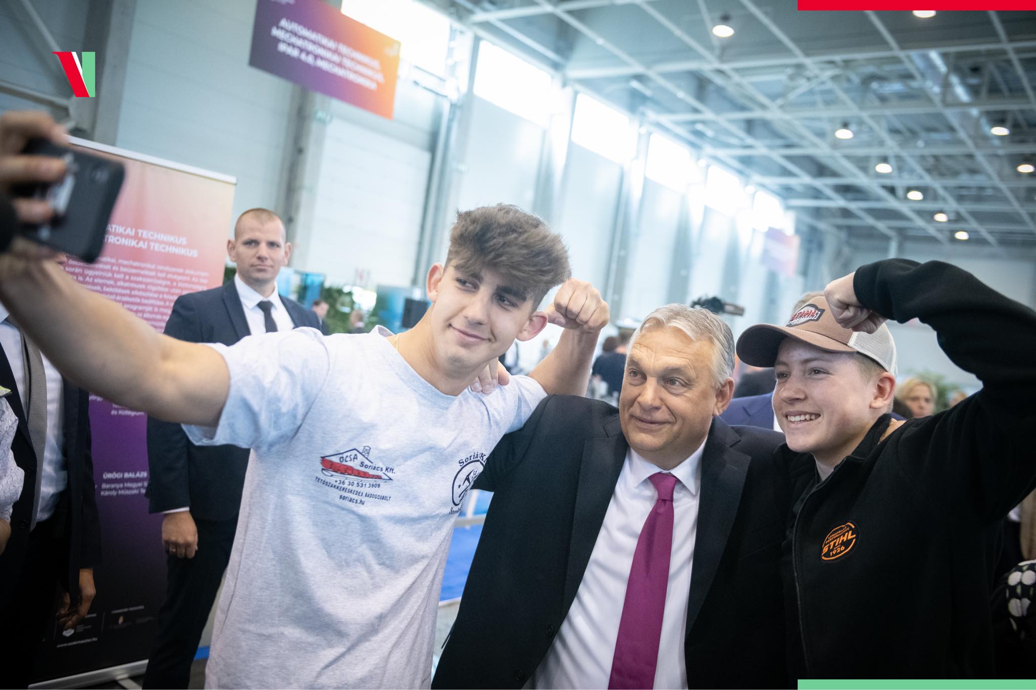 匈牙利总理欧尔班秀甩鞭技术，“这就是为什么不要惹怒匈牙利人”