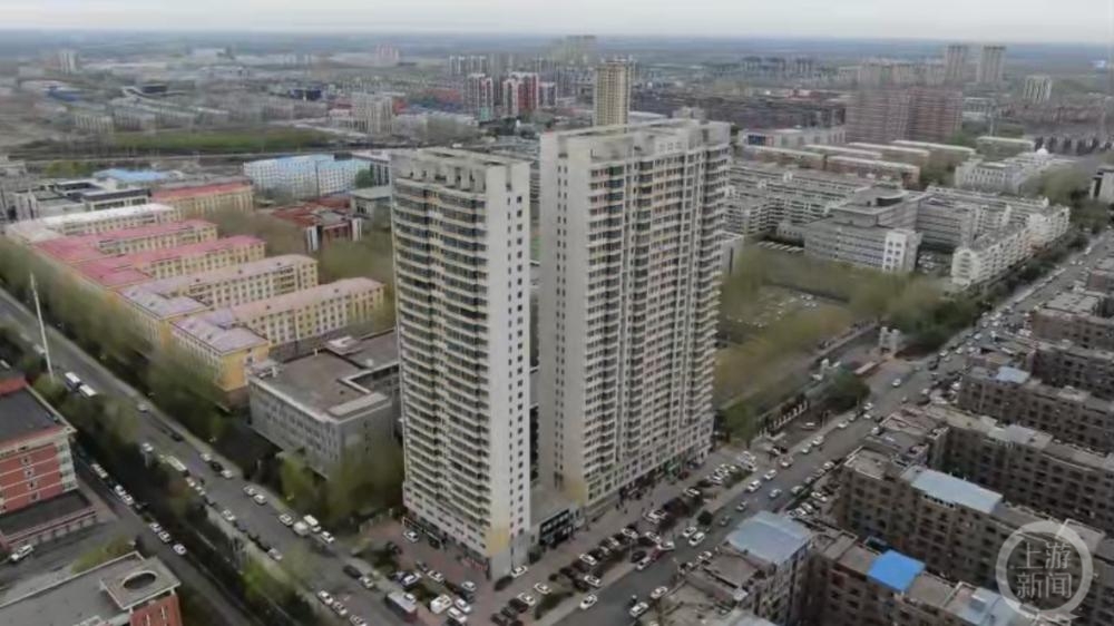 哈尔滨私砸承重墙居民楼，居民紧急撤离住酒店，律师：危害公共安全，健身房老板和装修人员赔不起也得赔！