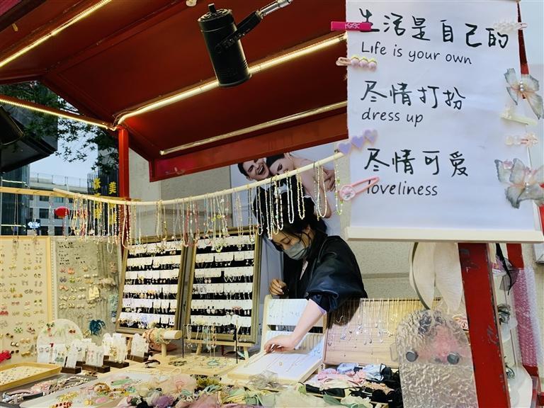 小摊撑起创业梦烟火最抚凡人心