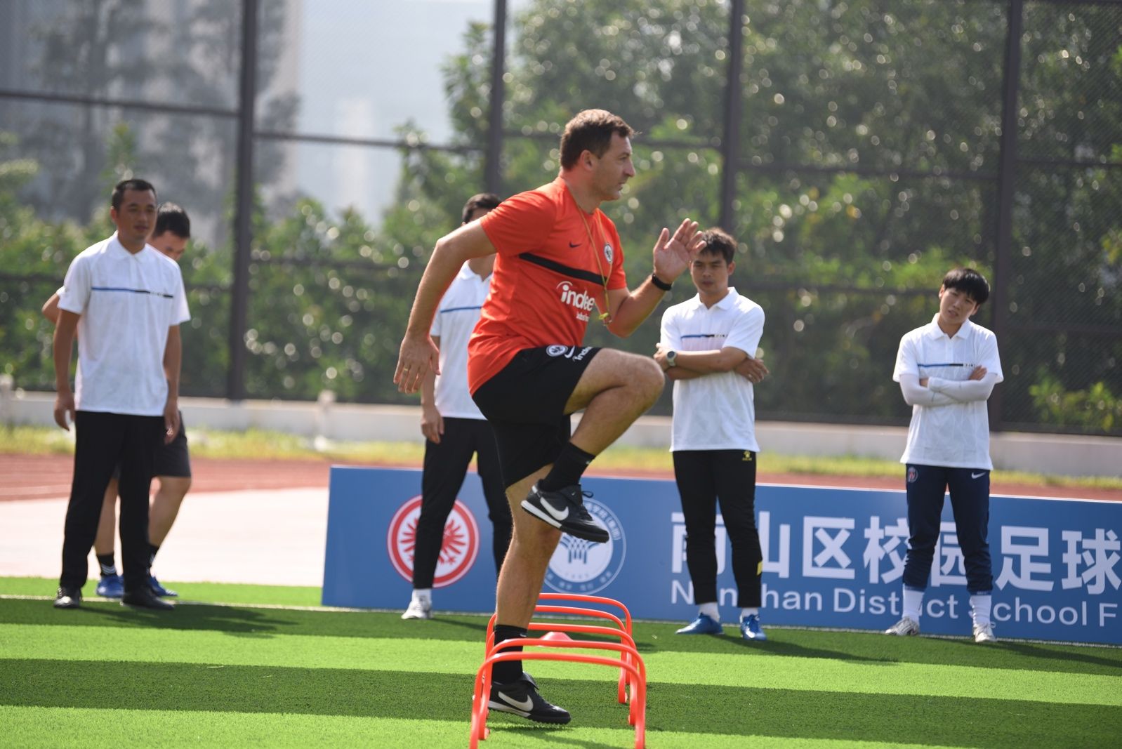 大梅沙老外救人,大梅沙救落水者