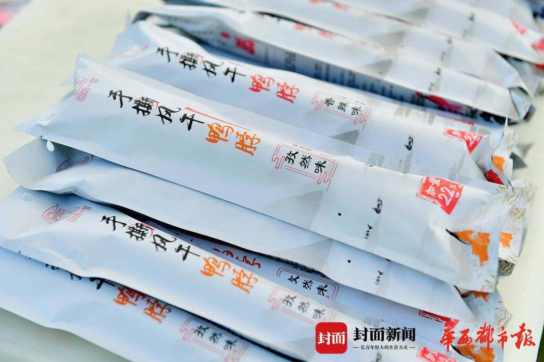 澶忔棩澶滄櫄闇茶惀鎴愰兘,鎴愰兘澶忓闇茶惀