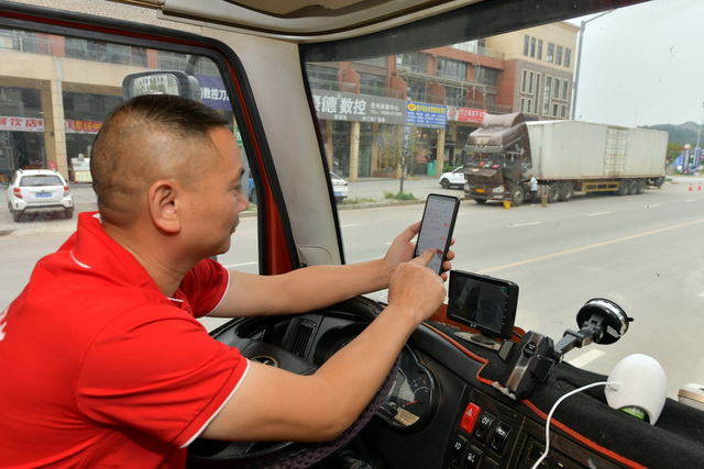 最大的困难就是没钱,货车司机靠什么找货