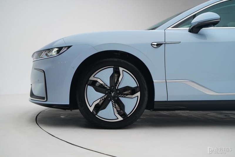 入门即满配岚图追光大定权益焕新