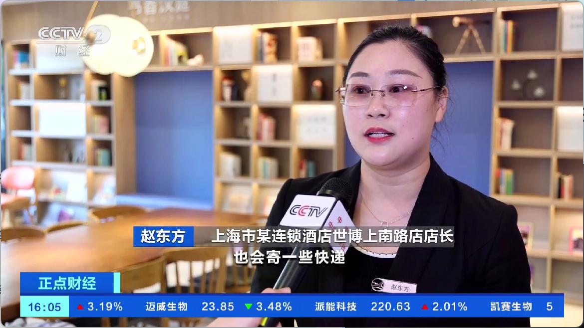 演出现场嗨翻全场掌声响起来,现场演出嗨翻天