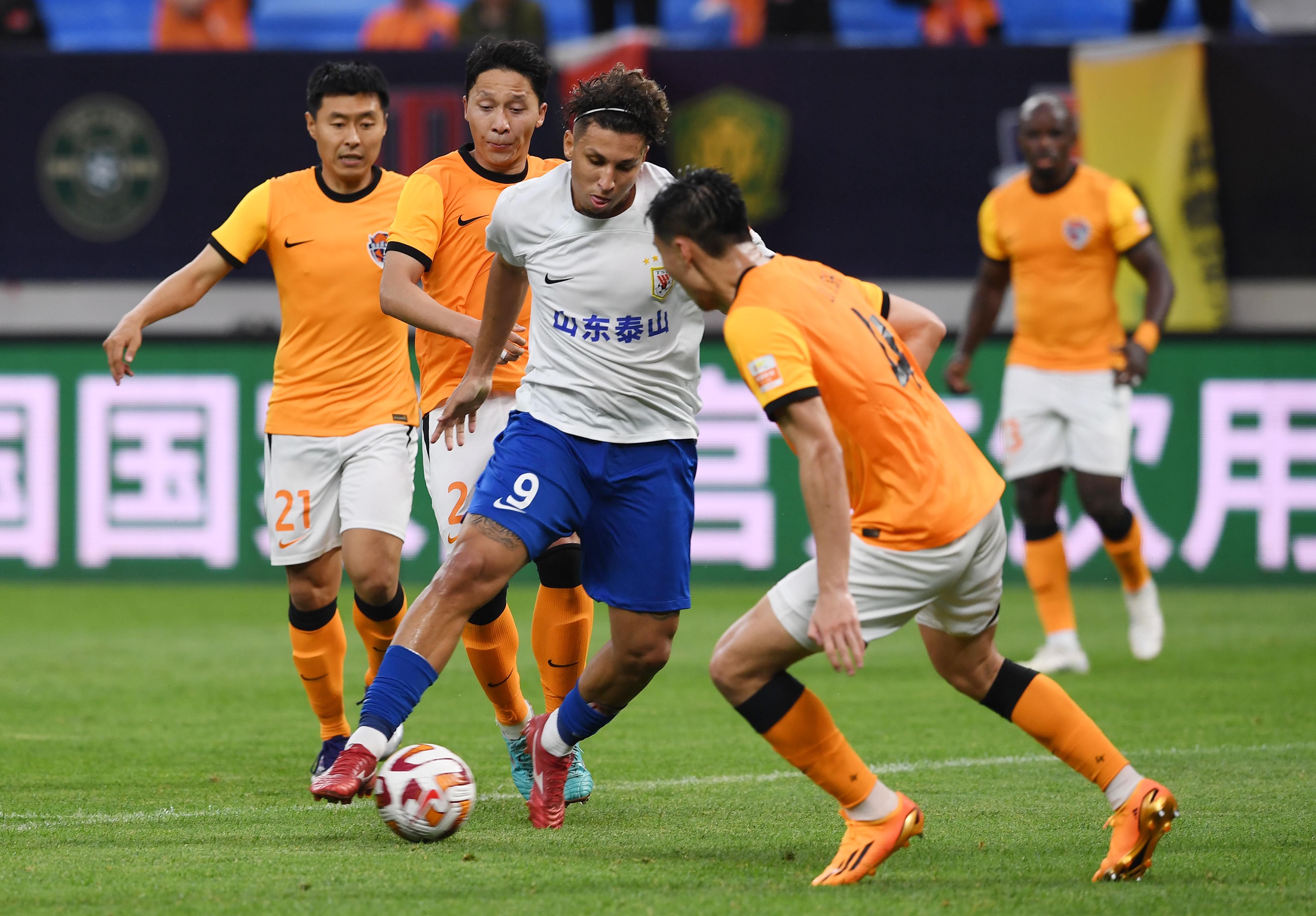 中超山东泰山战胜青岛海牛,泰山青岛海牛