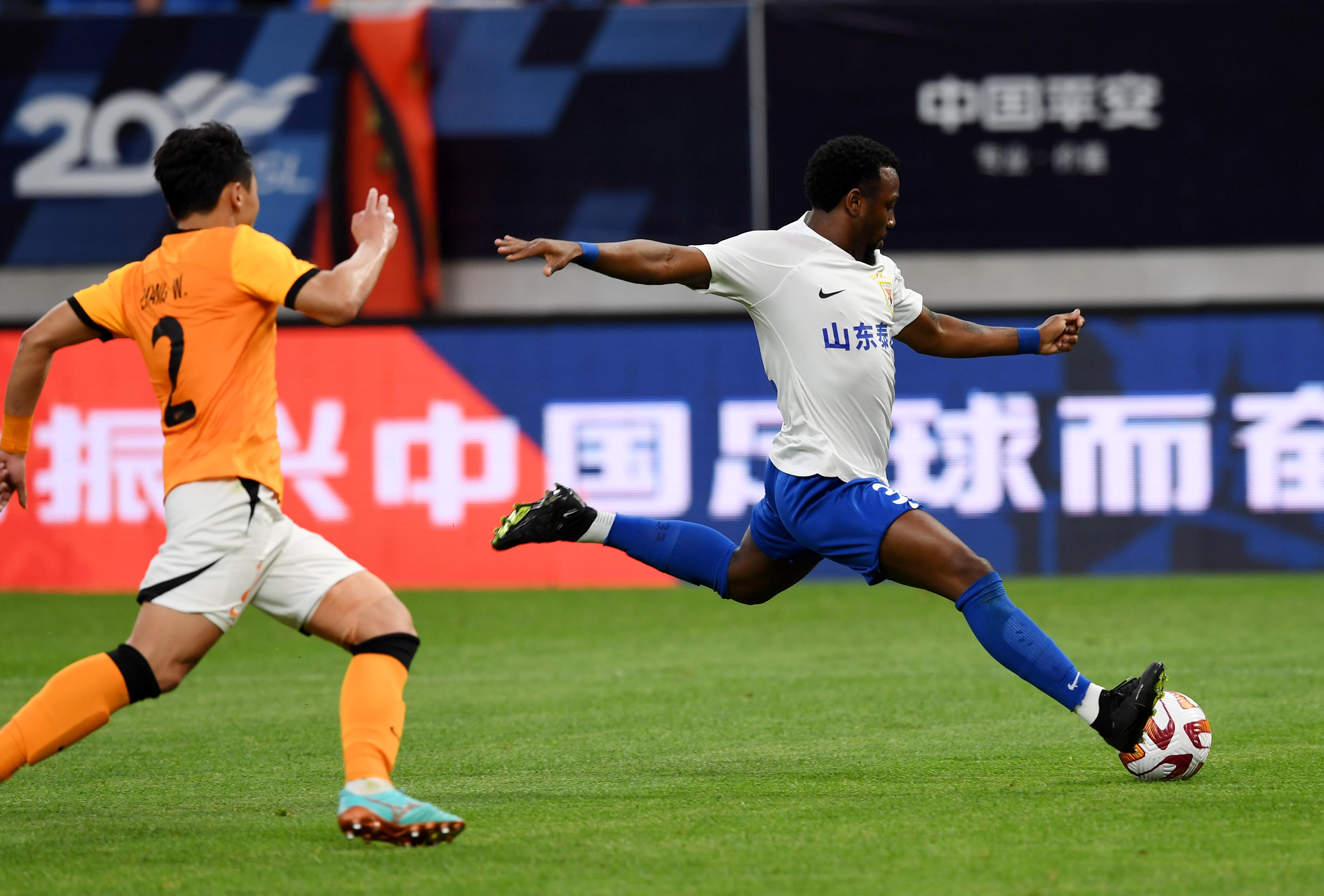 中超山东泰山战胜青岛海牛,泰山青岛海牛