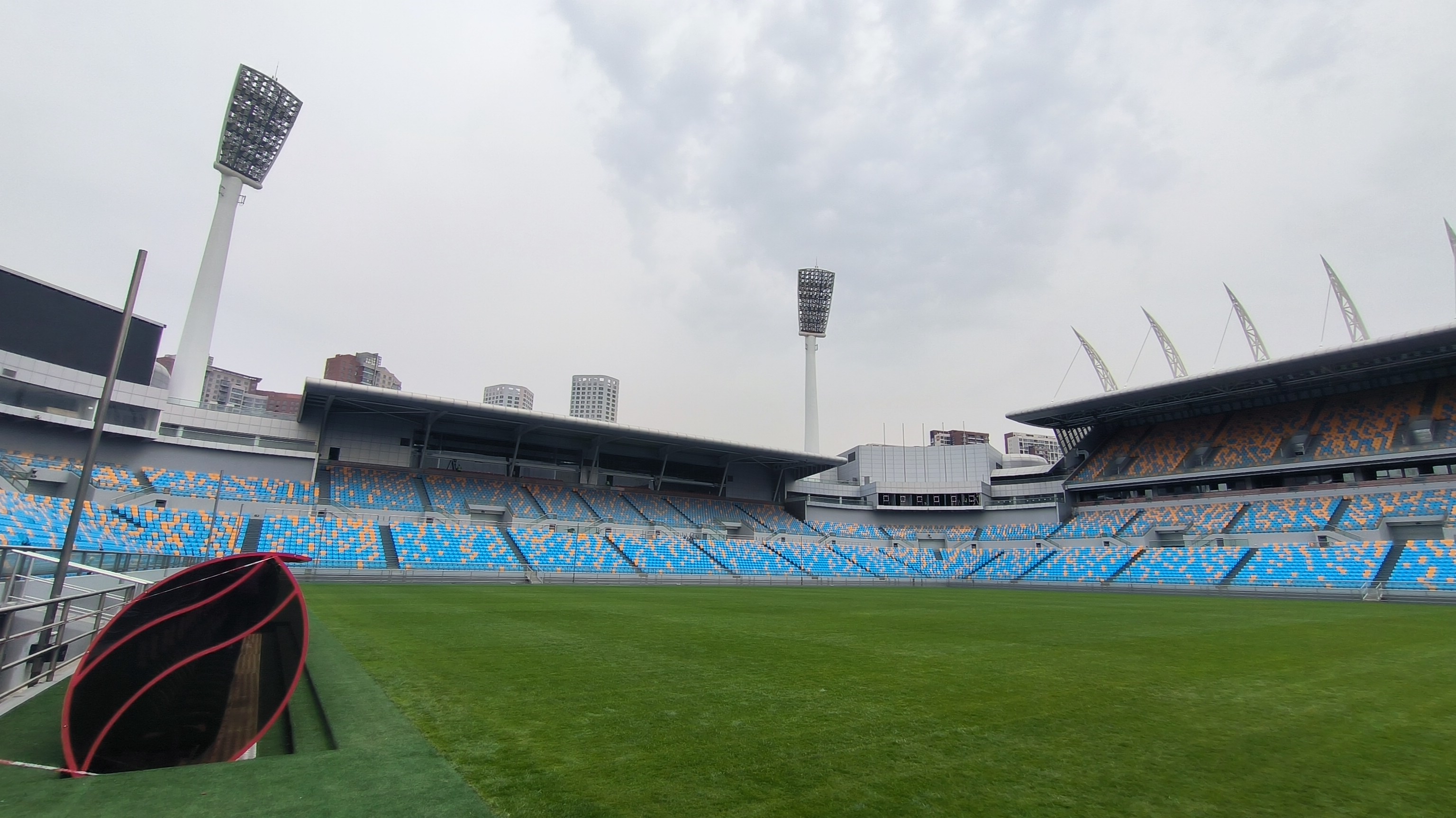 泰达足球场王者归来,泰达足球场再投用后首场中超比赛