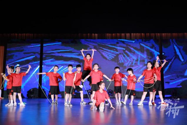 七彩童年迎春晚会,七彩童年幼儿园六一儿童汇演视频