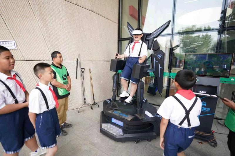 少先队员光荣入队,少先队入队游园