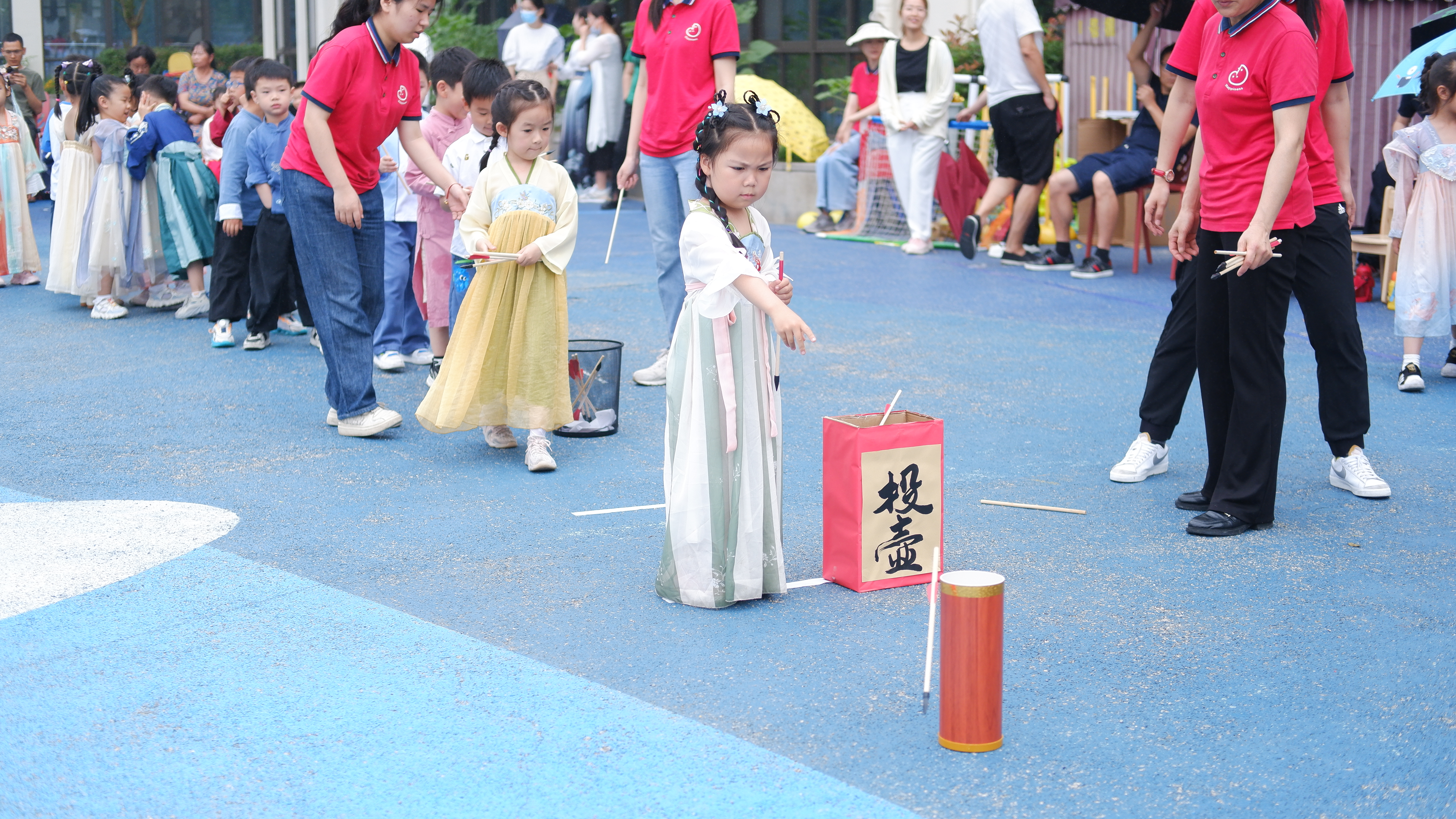 把运动馆搬进幼儿园,中国宋代汉服运动