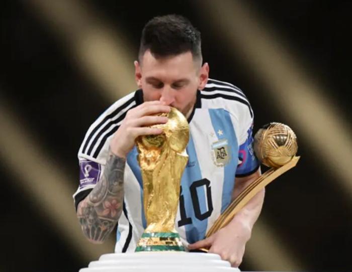 工人日报e评,人民日报看梅西