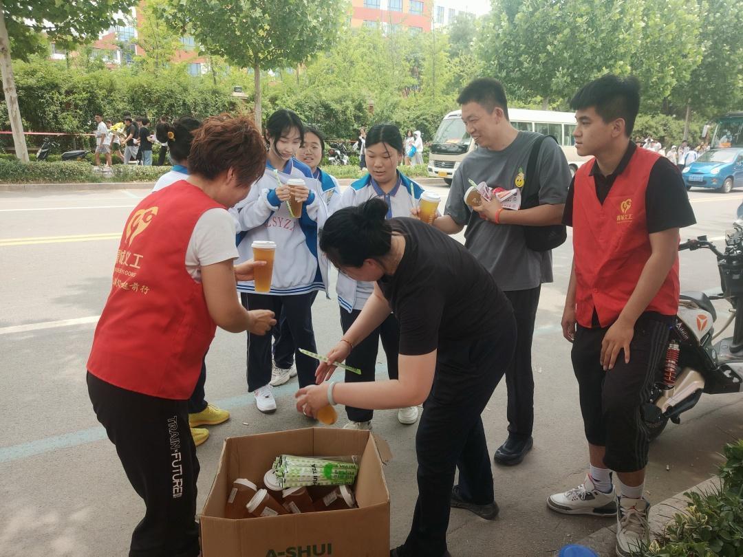 你追梦我护航是什么意思文案,你追梦我护航啥意思