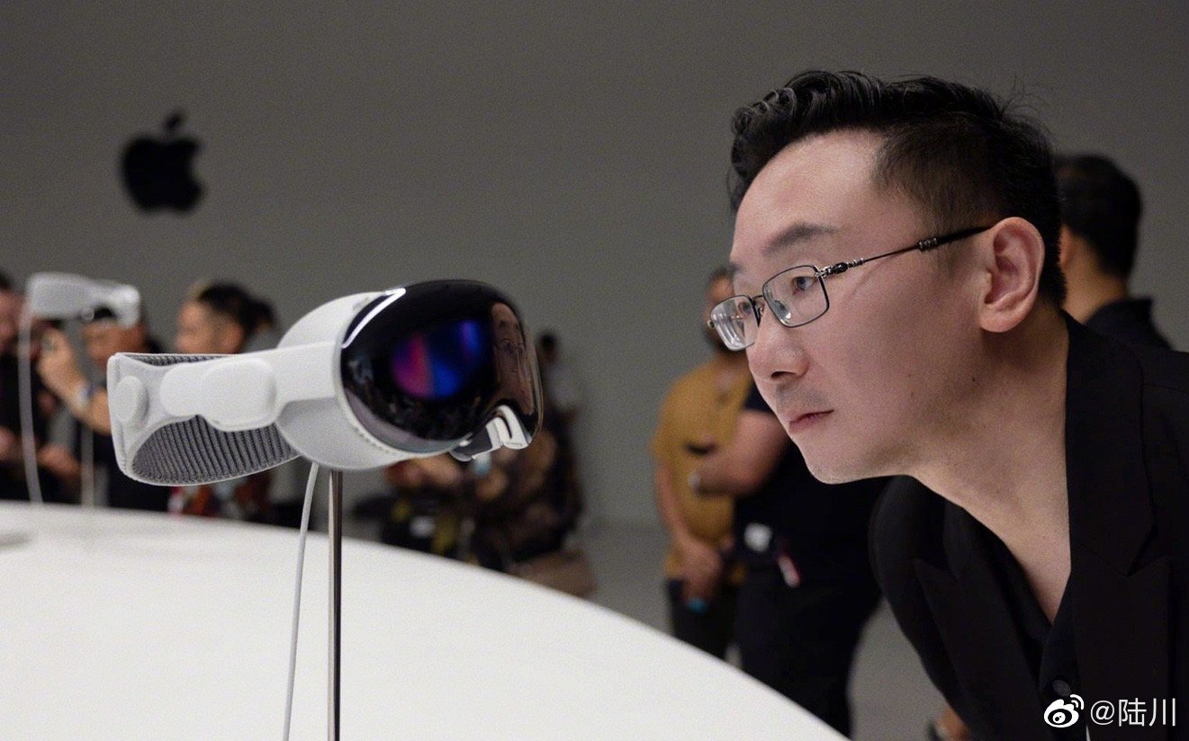 苹果MR头显预计首年销量,苹果带着耳机电话却外放