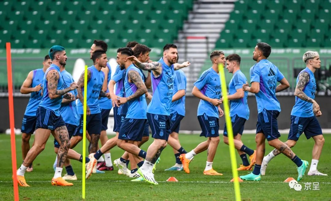 梅西亮相仪式震撼剪辑,曝梅西缺席阿根廷队训练视频