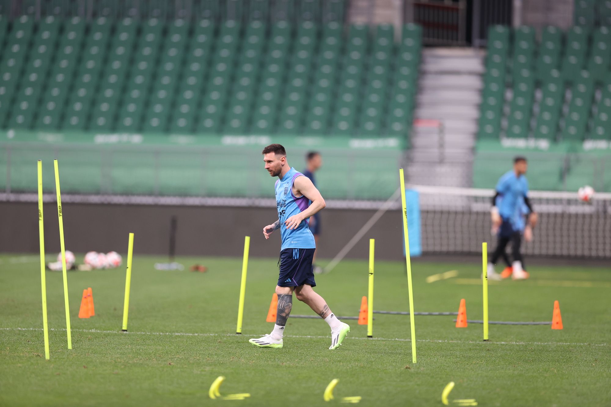 现场直击梅西工体首训完整版,梅西北京比赛现场直播视频