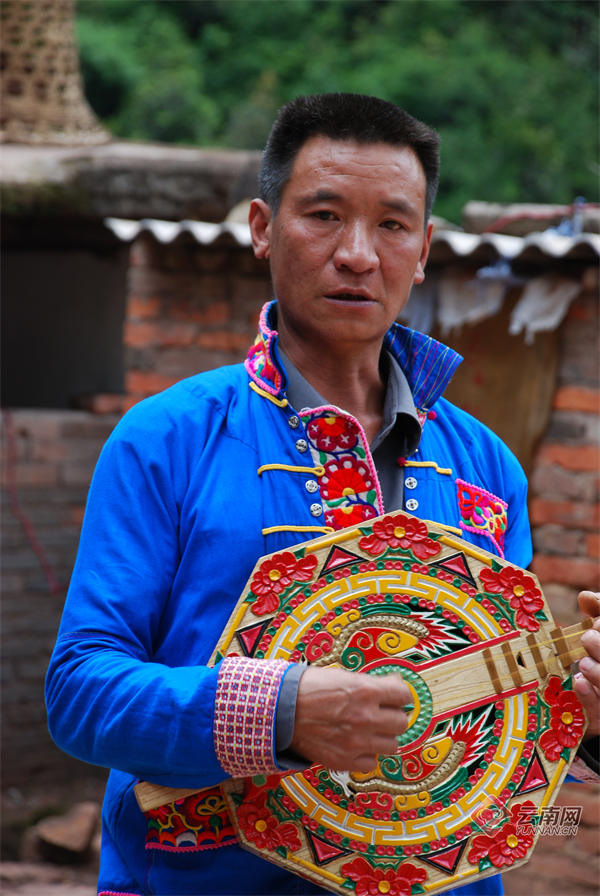 非遗“守艺人”李树明与镇南月琴