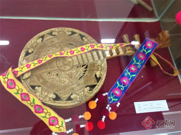 非遗“守艺人”李树明与镇南月琴