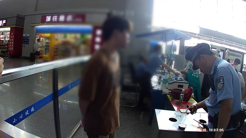 养宠物的学生暑假乘火车要注意，别“带宠闯关”