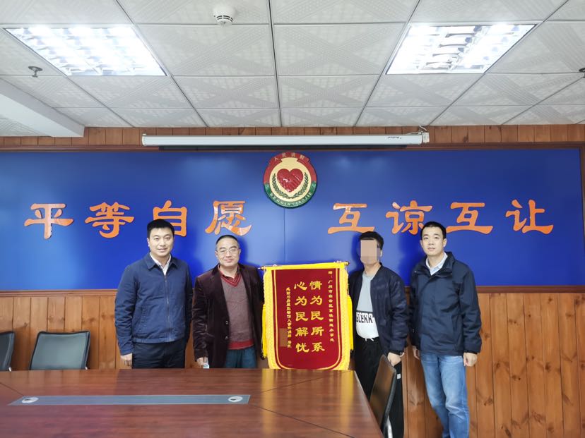 定期到村社区巡回接访制度,开展公开大接访