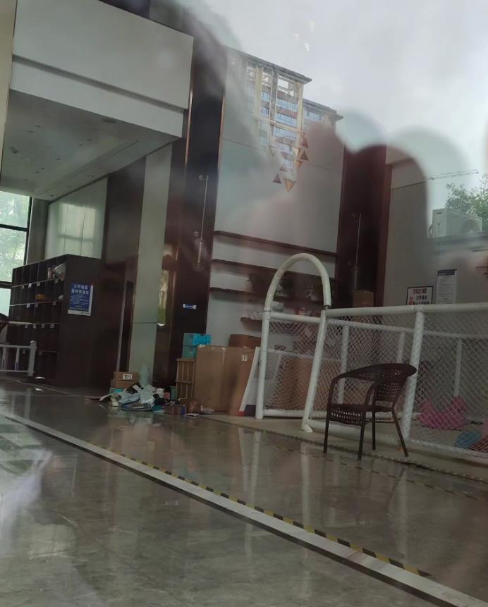 河南周口一小区疑因空调漏电致小孩死亡，街道办：家属索赔120万，正协调处理