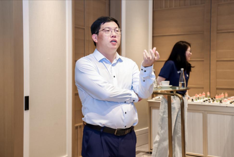 WAIC财经下午茶：AI大模型发展风起云涌技术进步与安全伦理并重而行|直击WAIC2023